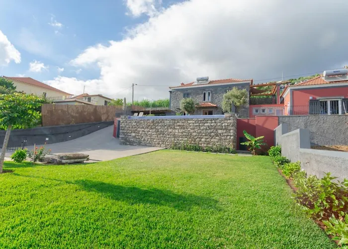 Miradouro Da Baleia 蓬他达维托亚