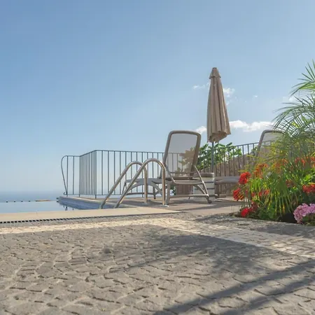 Βίλα Miradouro Da Baleia *