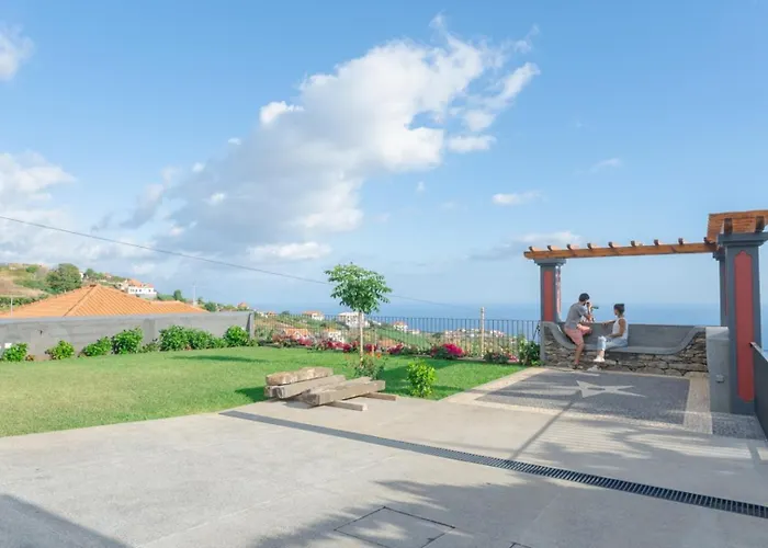 Miradouro Da Baleia * 蓬他达维托亚